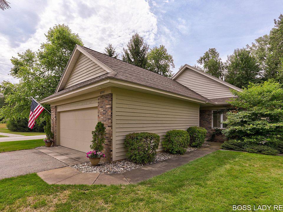 1st image of 6941 Pinehurst Ln NE #1