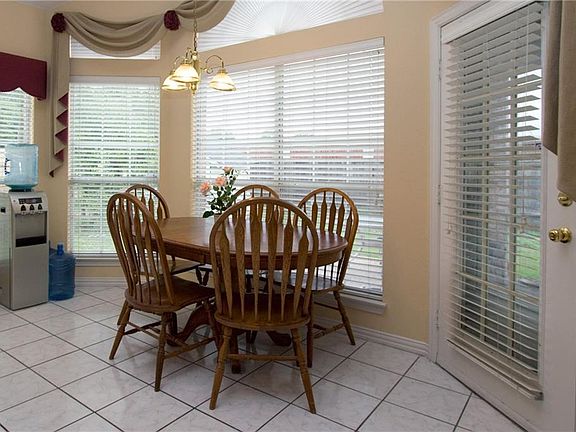 3rd image of 216 Laura Ln