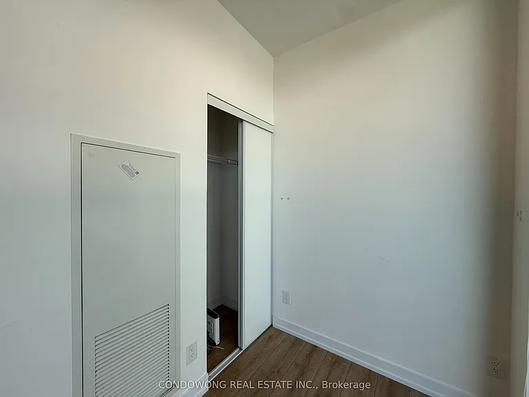500 Dupont St #702 — Photo 5