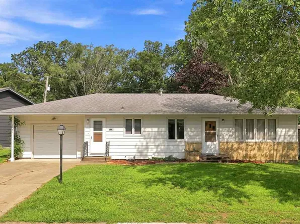 1141 Oakview Dr, Columbus Junction, IA 52738