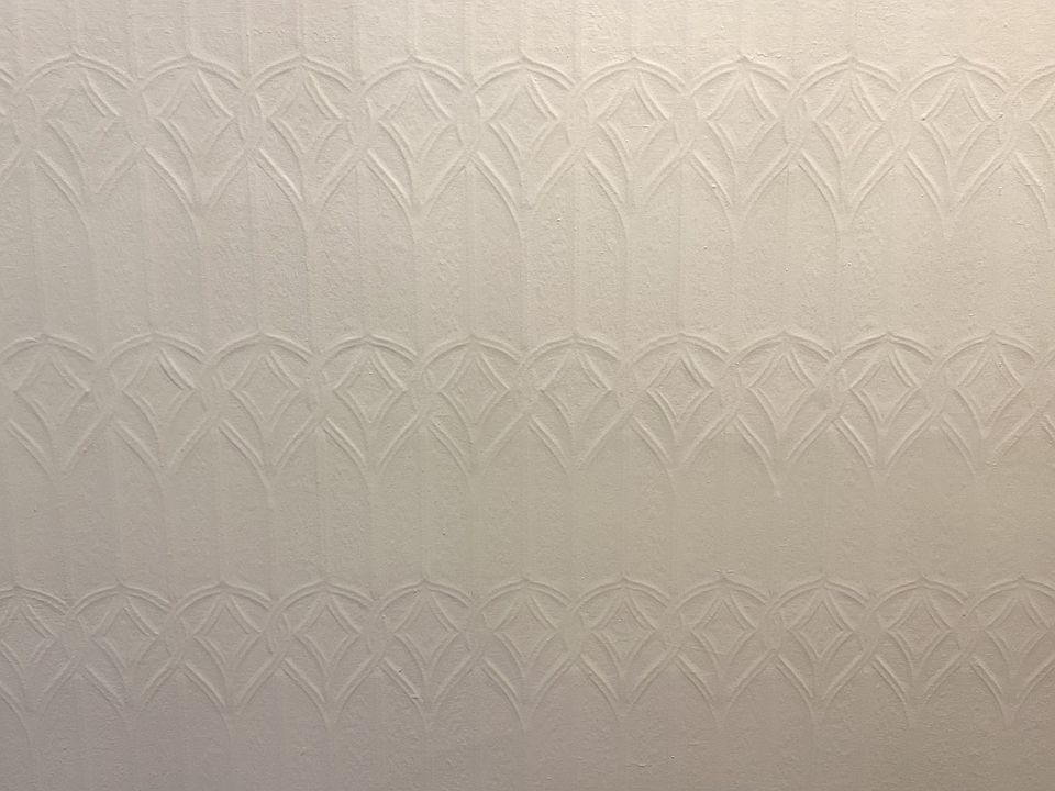Anaglypta wall paper (hallway)