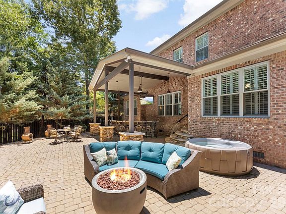 3rd image of 3411 Stags Leap Way