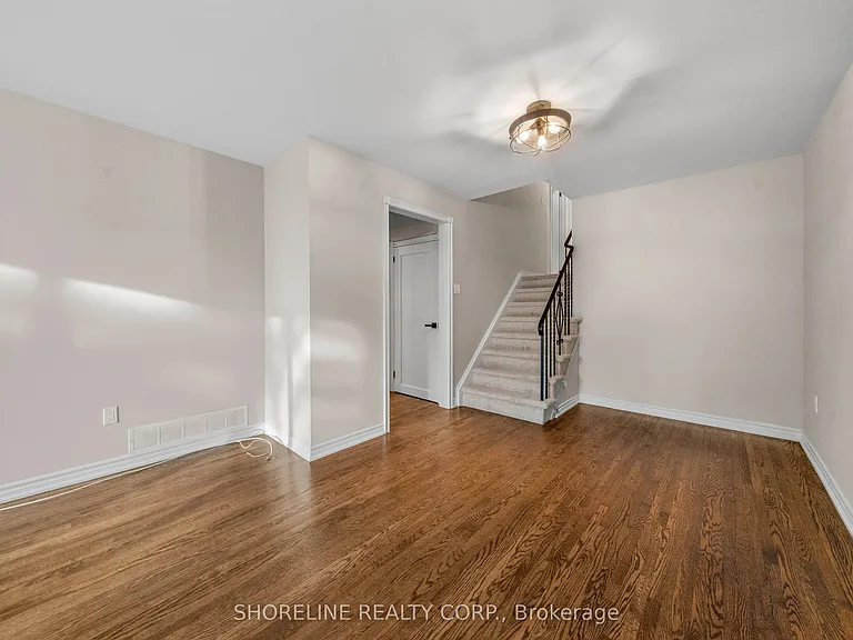 608 Raphael Ave #UPPER — Photo 10