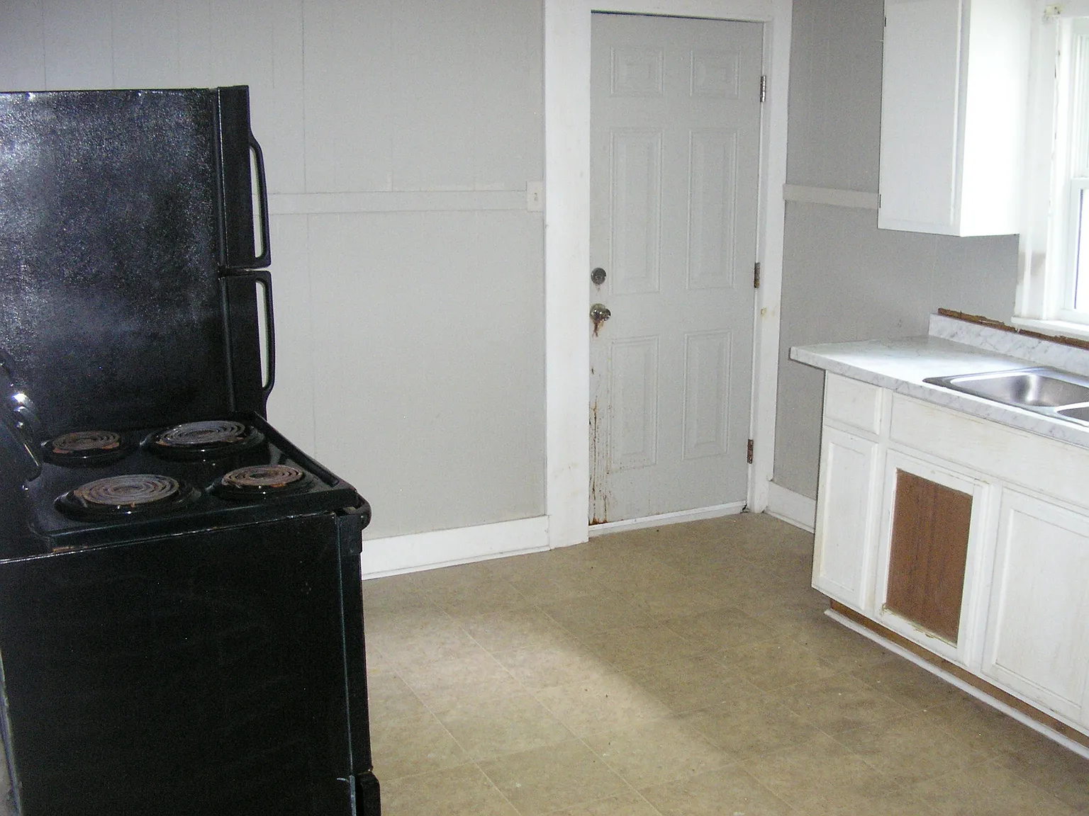 630 Woodford — Photo 3