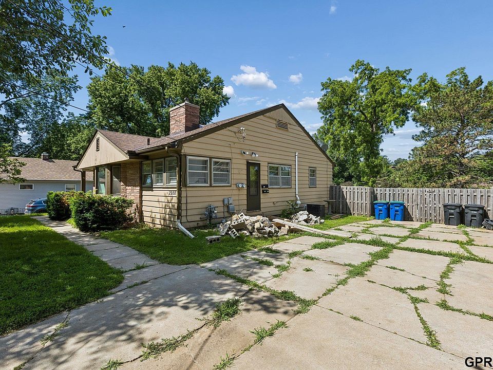1st image of 2928 S 50th St
