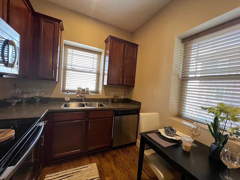 2934 Leavenworth St — Photo 73
