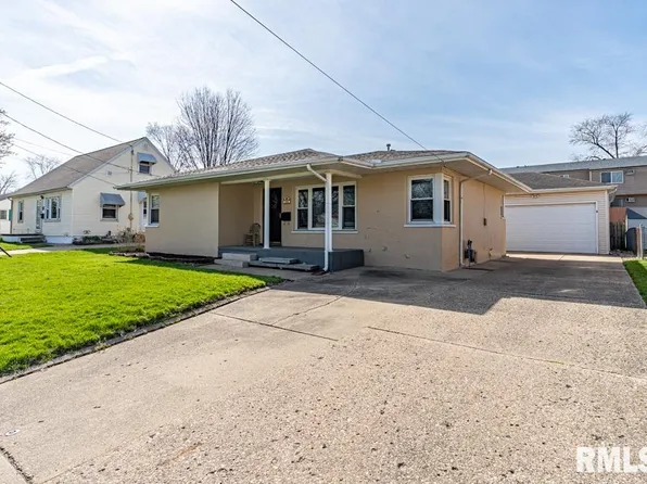 806 Lawndale Ave, Pekin, IL 61554