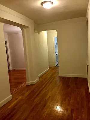 Rented by Siderow Residential Group | media 8
