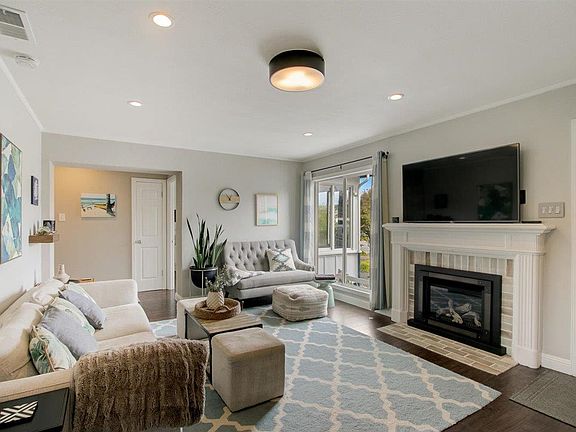 5th image of 1424 Sweetwood Dr