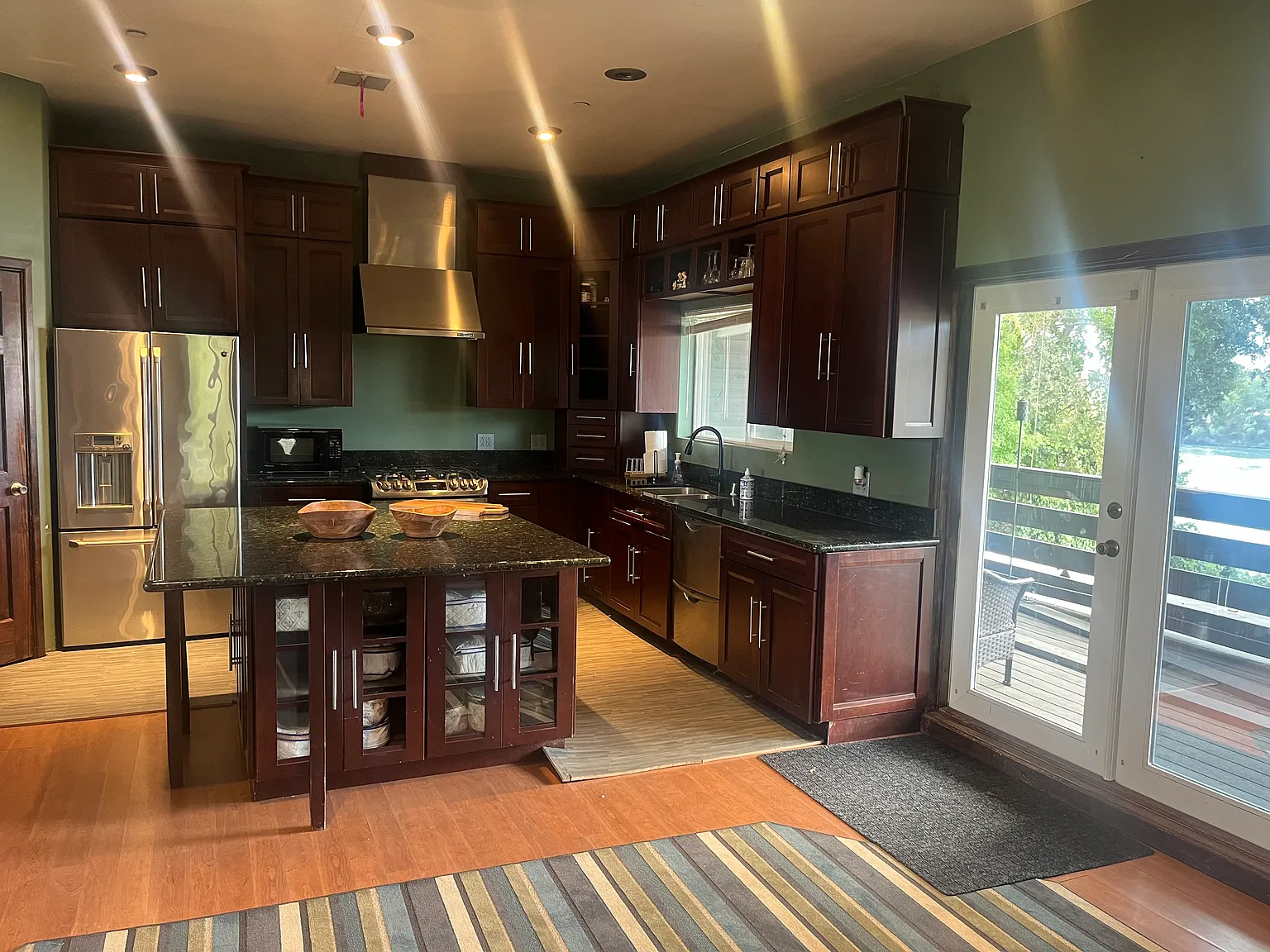 3 bed, 1500 sqft, $3,200 — Photo 2