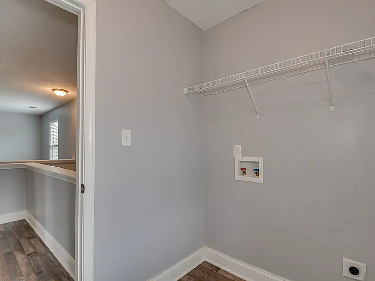 805 Erika Ln — Photo 11
