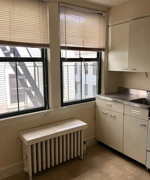322 Broadway — Photo 6