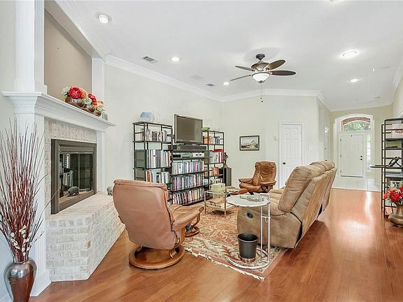 5th image of 2903 Meadow Glen Dr