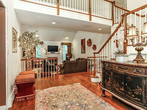 5th image of 13 Berkley Ct