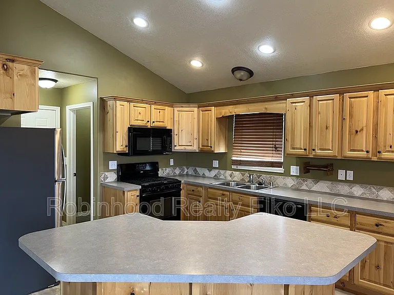 214 Brookwood Dr — Photo 8