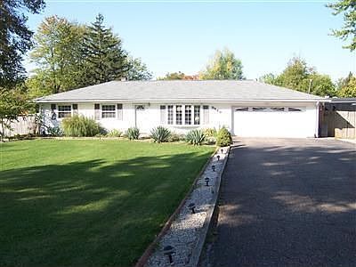 2nd image of 9849 Sunny Ln