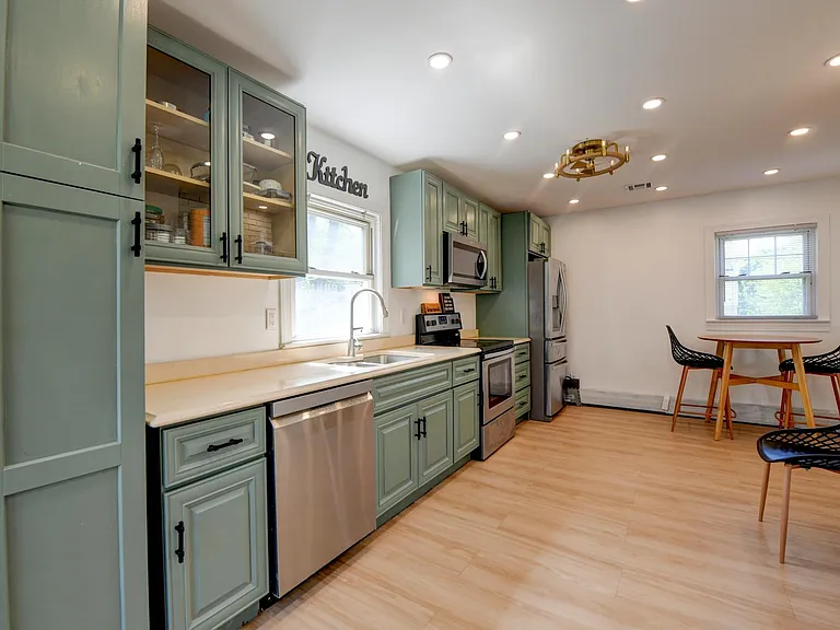 50 Chestnut St — Photo 10