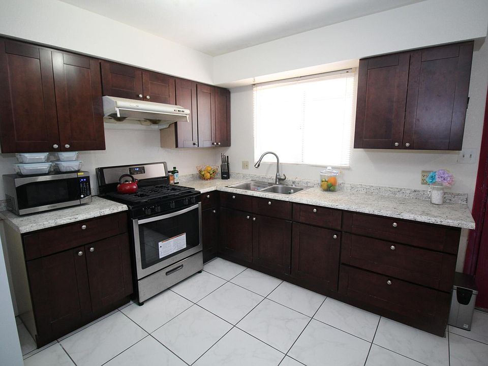1st image of 225 E Water St #225