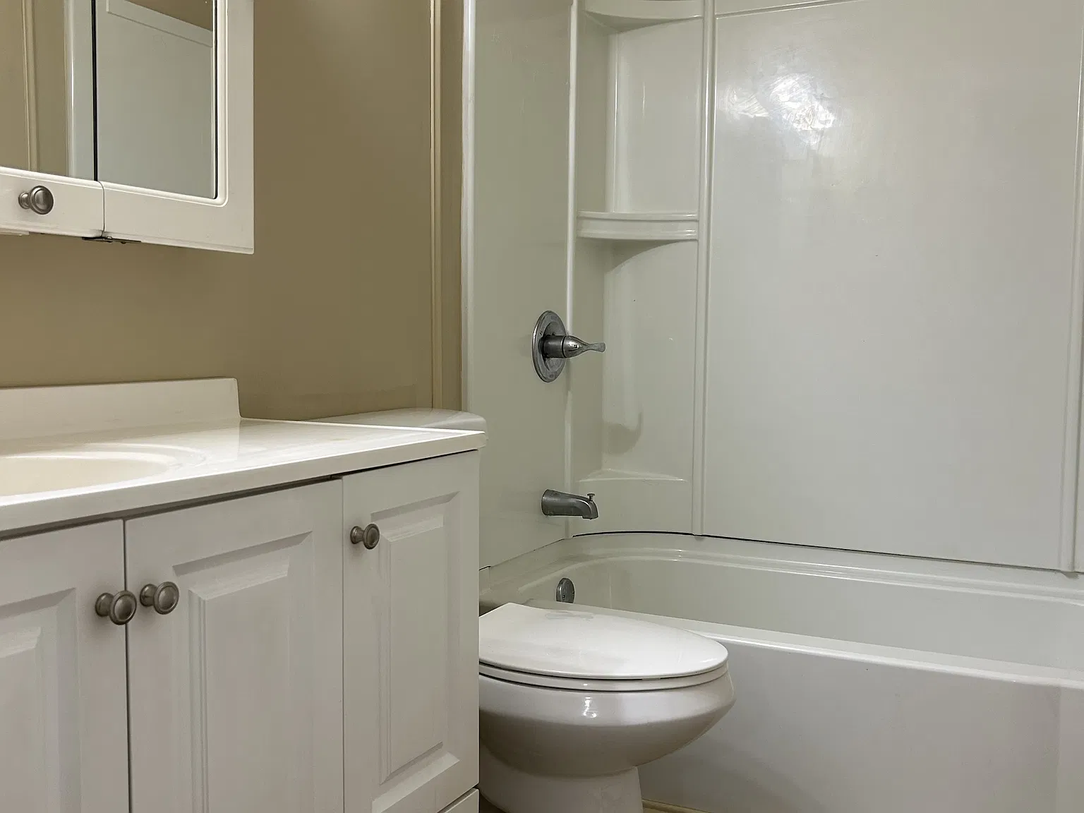 Hi View Apts - 8 — Photo 2