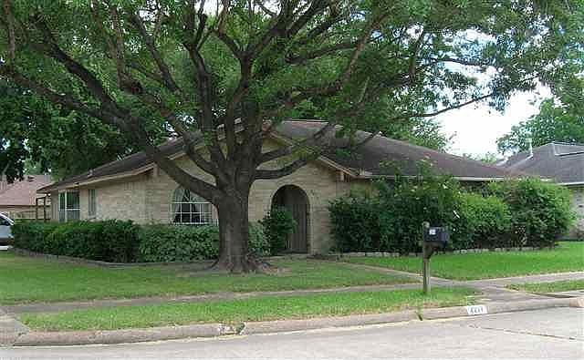 1st image of 2217 Woodcrest Dr