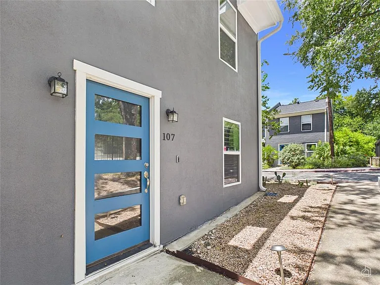6211 Manor Rd #107 — Photo 4