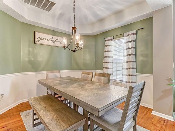 3rd image of 86252 Meadowwood Dr