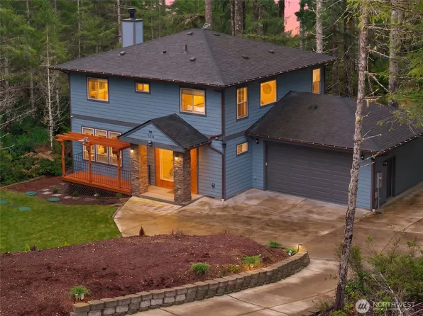 40 E Susan Court, Union, WA 98592