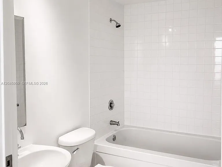 10 SW South River Dr #1708 — Photo 6