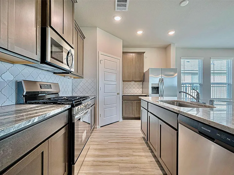 27231 Blue Pool Dr — Photo 5