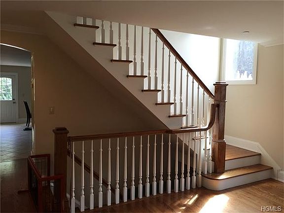 4th image of 180 Woodside Ave