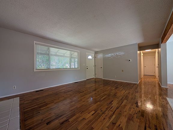 5th image of 2425 Leyton Ln