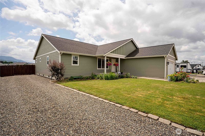 3rd image of 413 Cornerstone Drive