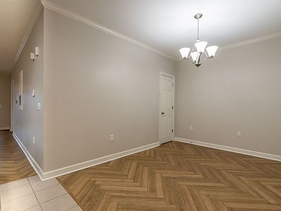 2nd image of 2820 Bloomfield Ln Unit 202