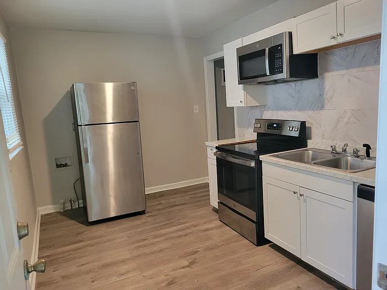 626 Miller St — Photo 10