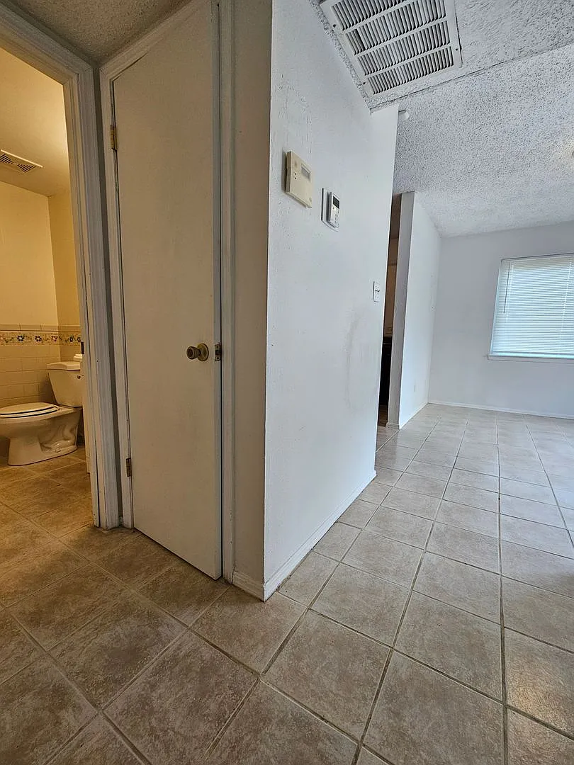 (2) Bed/(1.5) Bath Townhome Avail NOW! Pets Negotiable! — Photo 4