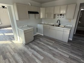 1420 N 37th St, Milwaukee, WI