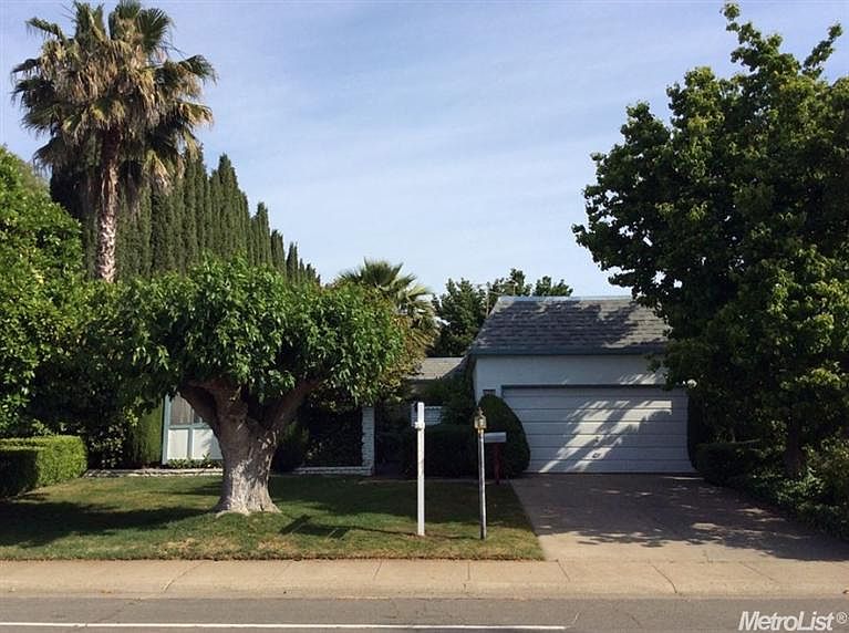1st image of 8413 Lake Forest Dr