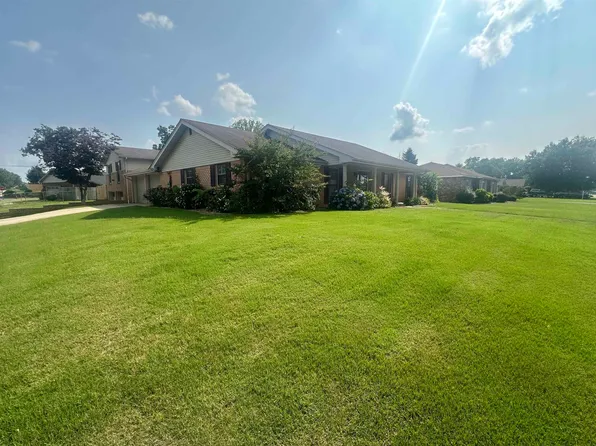 2006 Edwards Ave, Muscle Shoals, AL 35661