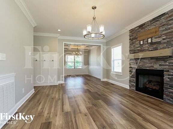 3rd image of 1282 Highgrove Ln