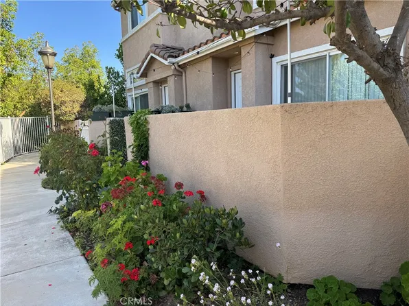 25708 Holiday Cir APT B, Stevenson Ranch, CA 91381
