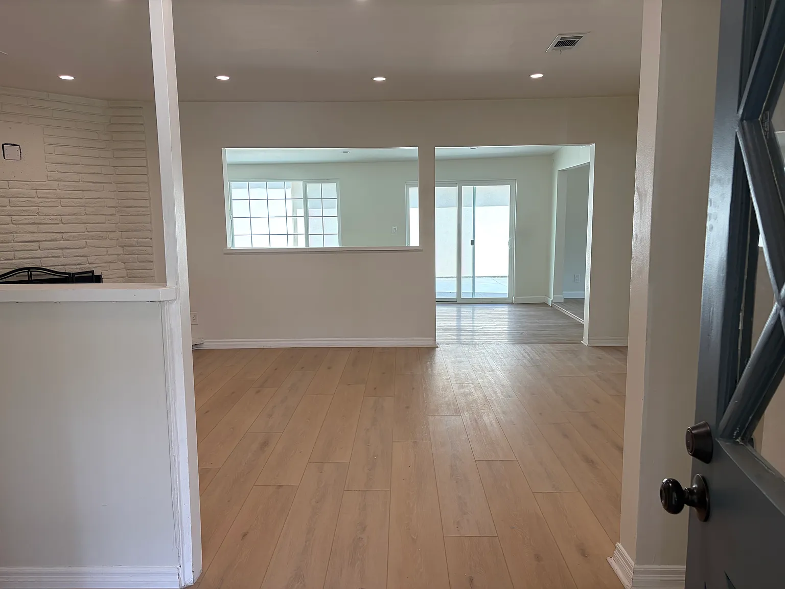 4 bed, 1948 sqft, $4,200 — Photo 3