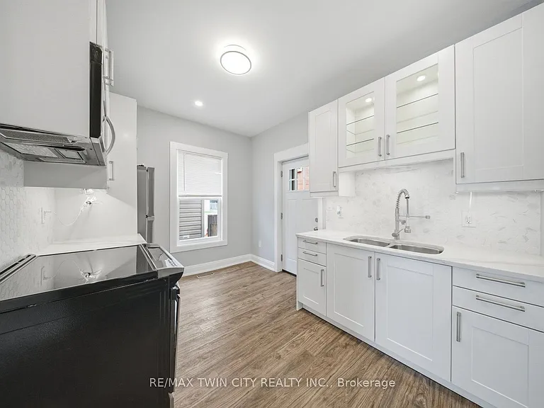 76 N Grey St E — Photo 10