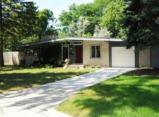 29337 Spring Hill Ln, Southfield, MI 48076