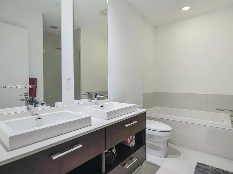 45 SW 9th St #4108 — Photo 8