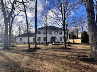 560 Turicum Rd, Lake Forest, IL 60045