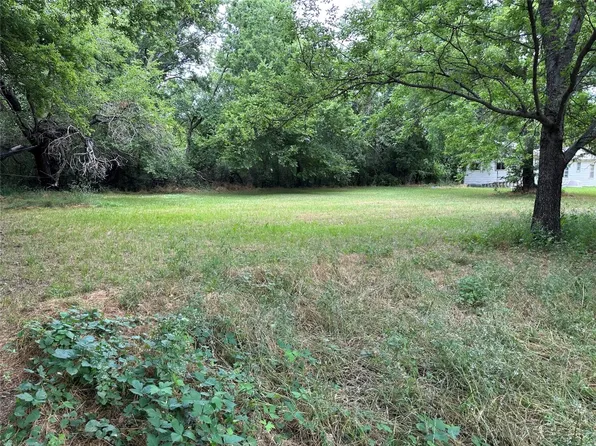 Fletcher St, Gainesville, TX 76240