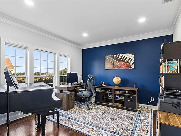 4th image of 4215 Avondale Ln