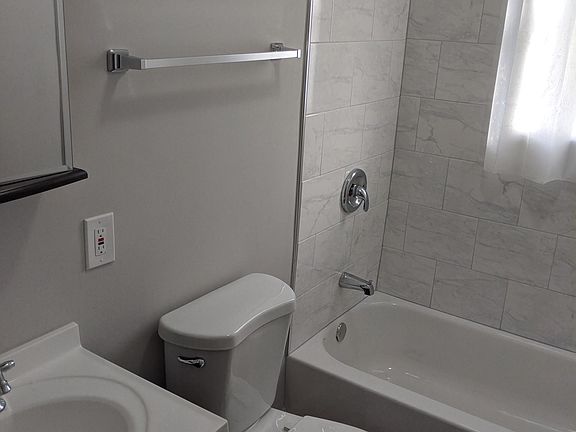 5th image of 3706 Hereford St