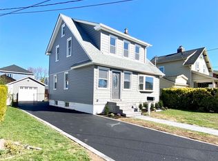 19 E Maujer St, Valley Stream, NY 11580