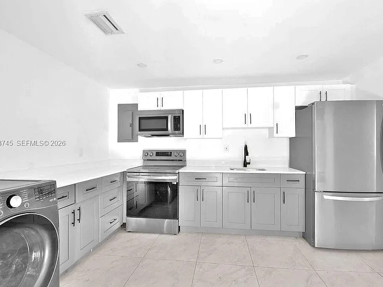 1102 NW 103rd St #1 — Photo 2